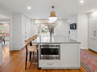 2 Edgewater Pl, Winchester, MA 01890