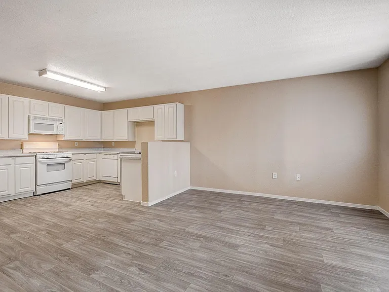 1220 Tree Line Dr — Photo 22