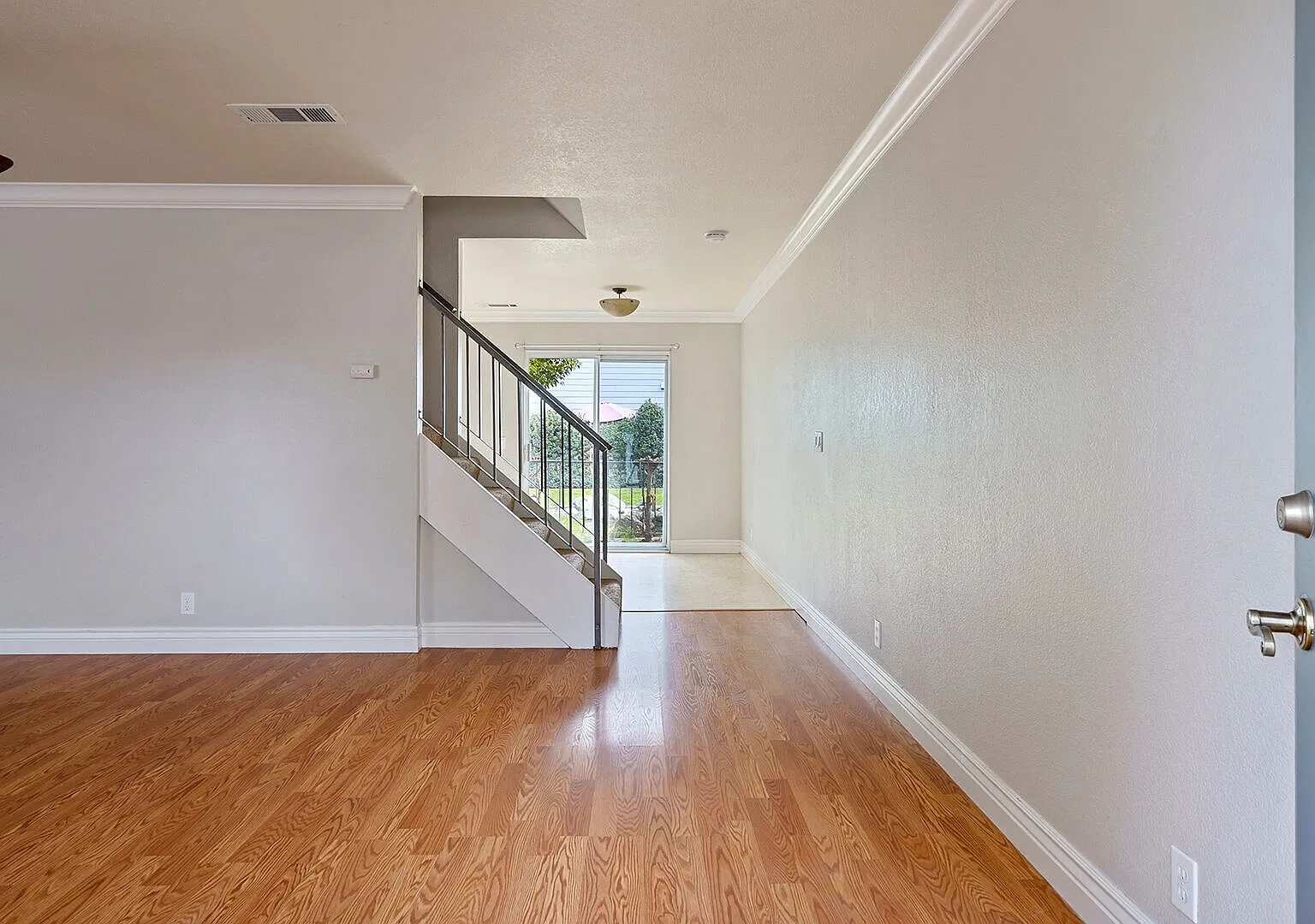 2 bed, 1045 sqft, $1,750 — Photo 4