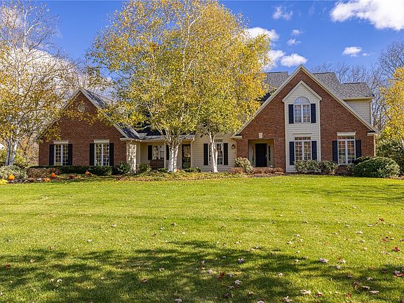3rd image of 4 Merryhill Ln