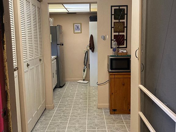 4th image of 3147 29th Ave N APT 201