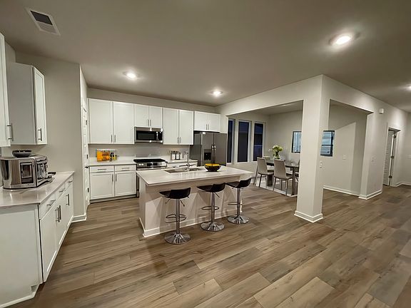Gourmet kitchen with island