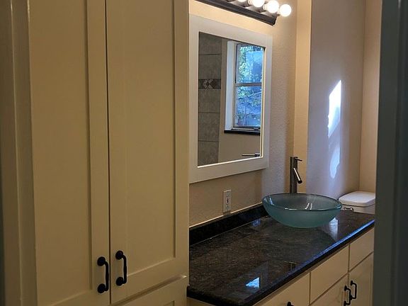 5th image of 1406 Glenwick Ln