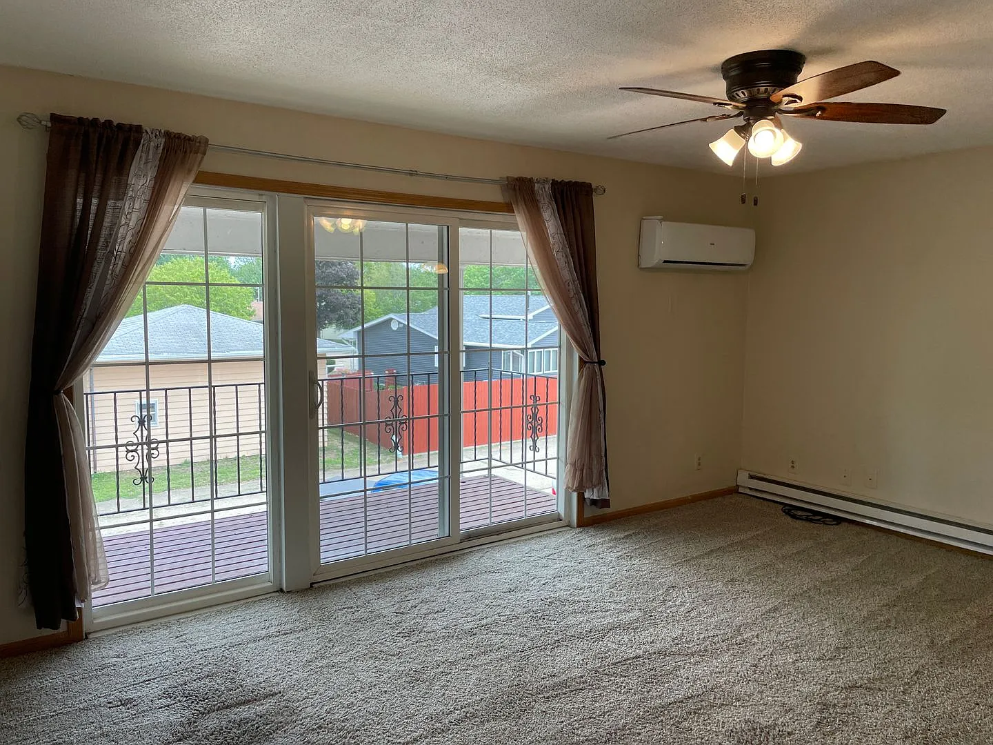 54 - Maple Ct — Photo 3
