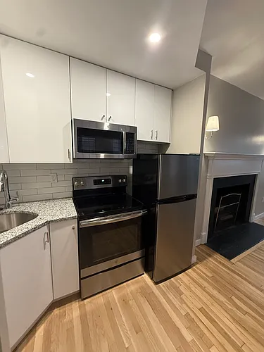 82 Phillips St #2 Photo 1