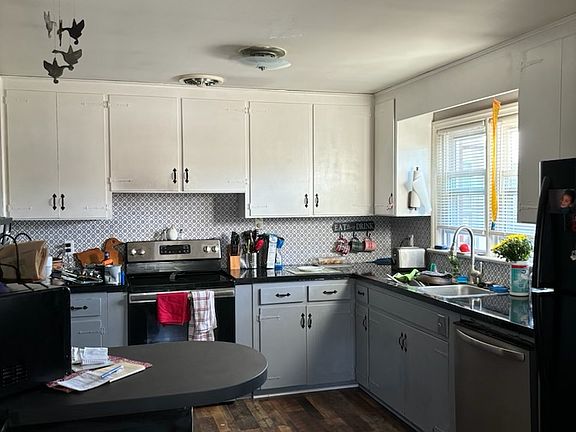 5th image of 356 College St #A
