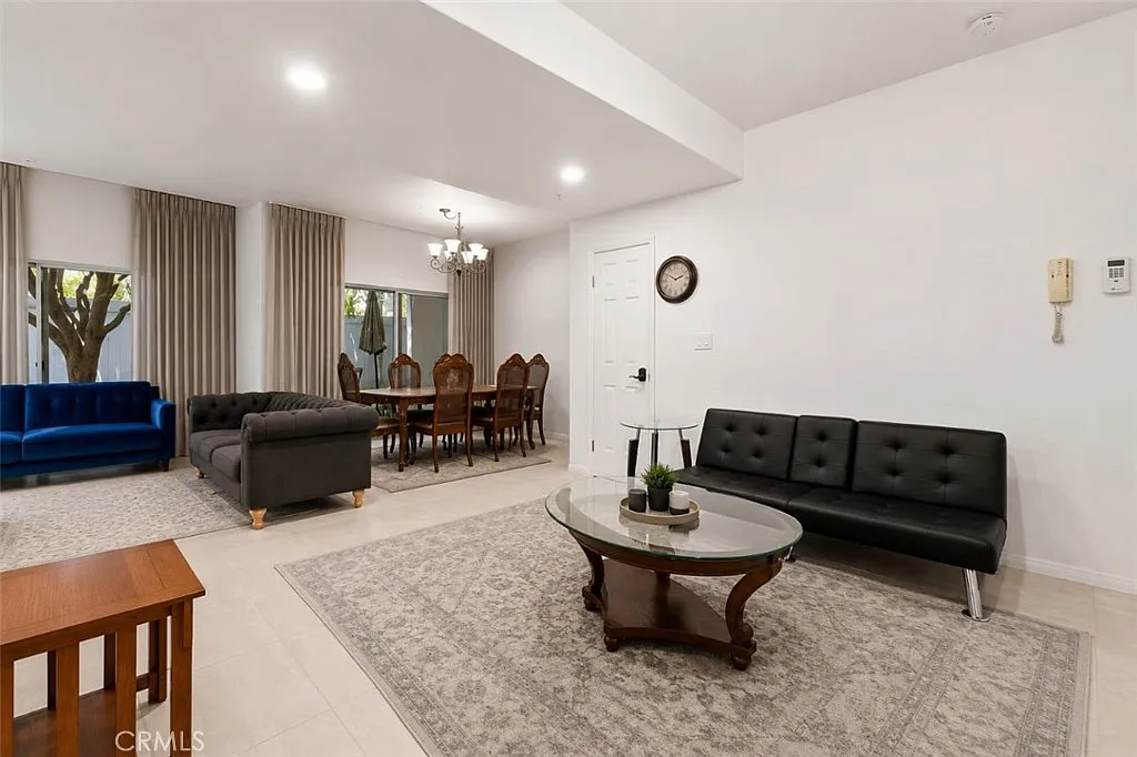 3 bed, 2.5 bath, 1400 sqft, $4,295 — Photo 4