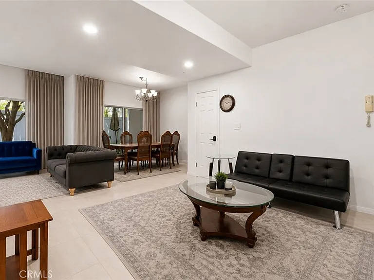 703 Locust St #1 — Photo 4