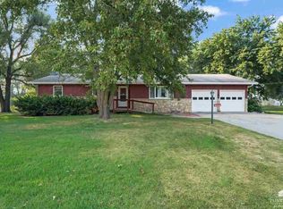 8836 Glendale Cir, Manhattan, KS 66502