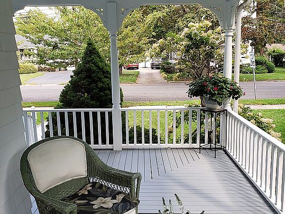 4th image of 50 Willow Ave