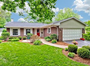 7 Tuttle Ave, Clarendon Hills, IL 60514