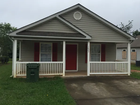 1621 Hallmark Hills Dr, Griffin, GA 30223