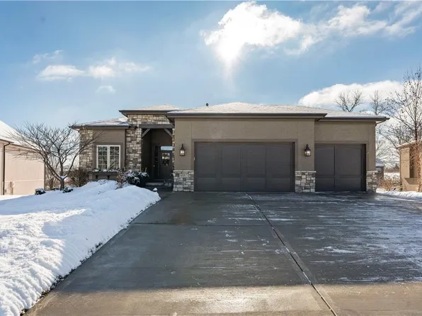 8883 Houston St, Lenexa, KS 66227