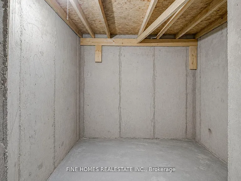 132 Purcell Cres #LOWER — Photo 12