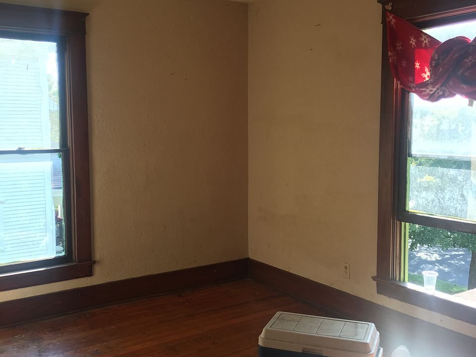 2nd image of 1116 SW Washburn Ave