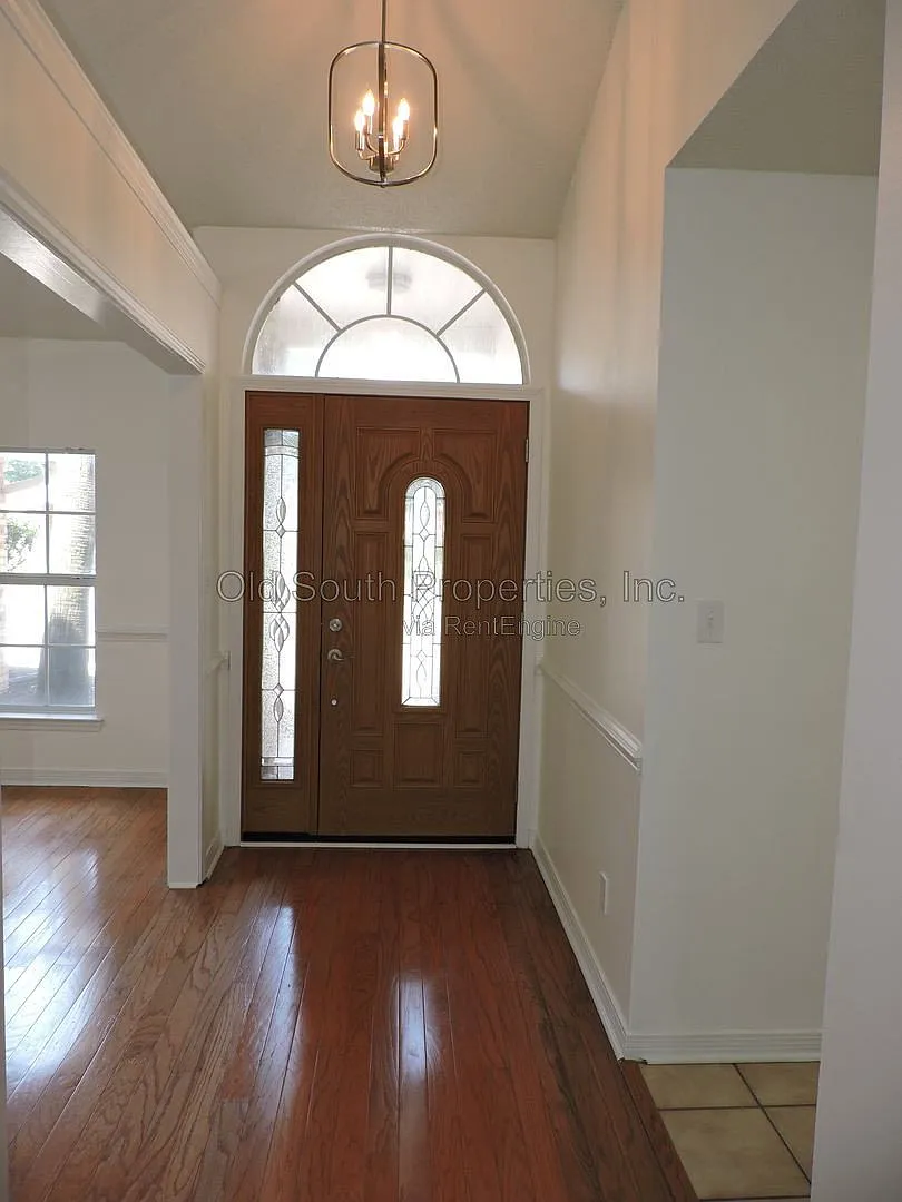 3 bed, 2.5 bath, 2167 sqft, $2,895 — Photo 3