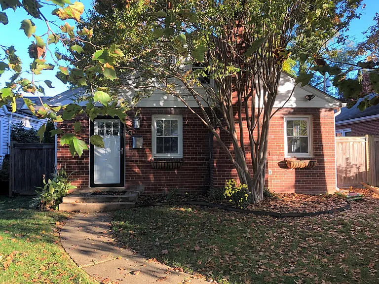 114 E Maple St — Photo 1