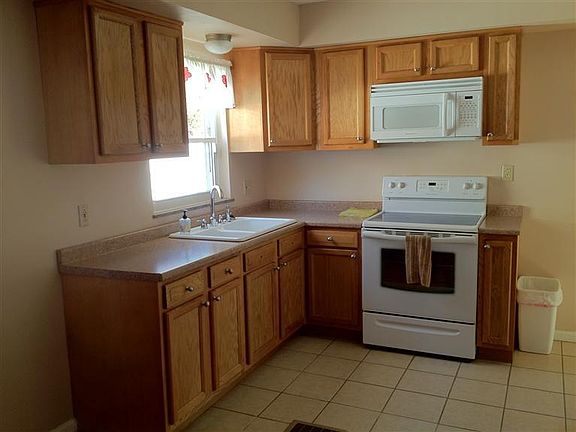2nd image of 1279 Brushwood Ave