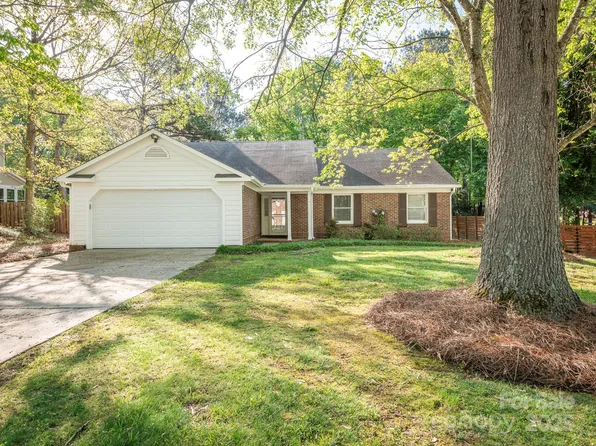 8718 Rittenhouse Cir, Charlotte, NC 28270