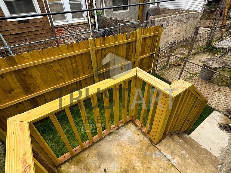 1533 S Allison St — Photo 17