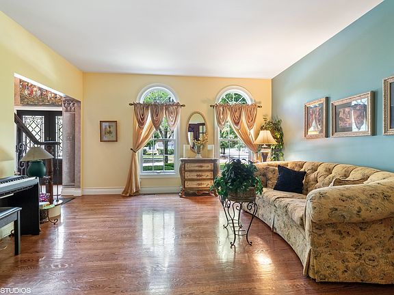 2nd image of 16807 Robin Ln