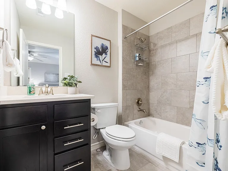 245 Adams St — Photo 36