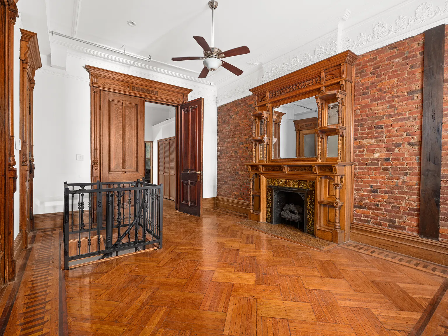213 Hancock St — Photo 1