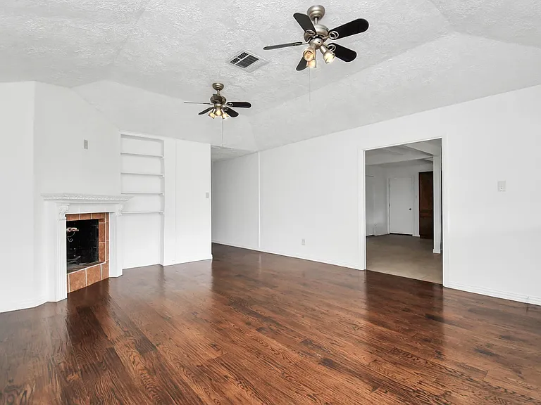 10131 Kent Towne Ln — Photo 31