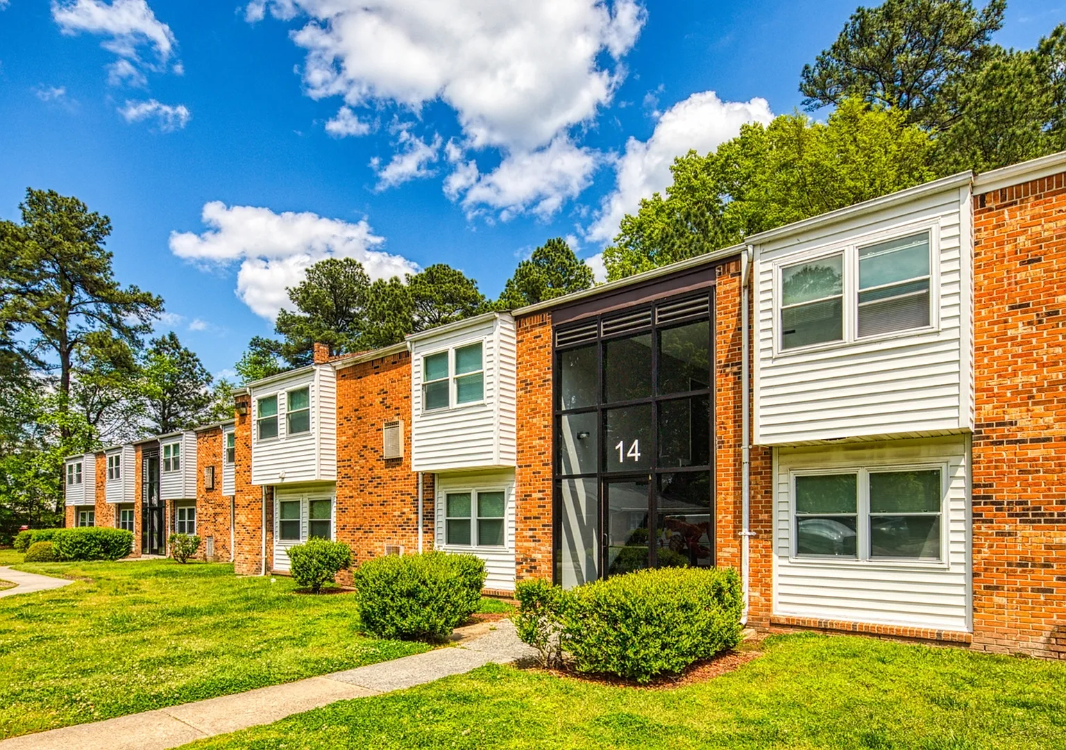Pinewood Apartments — Photo 1