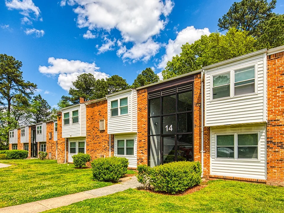 Pinewood Apartments