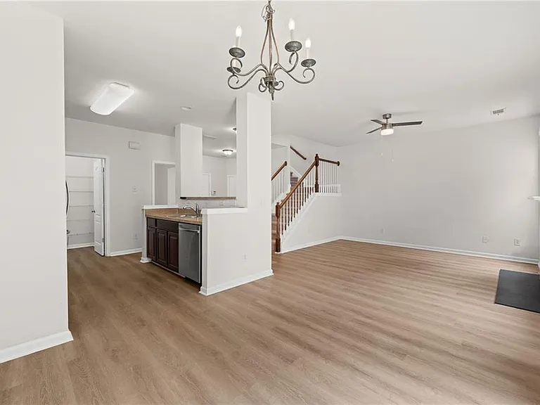 1058 Treymont Ln — Photo 18