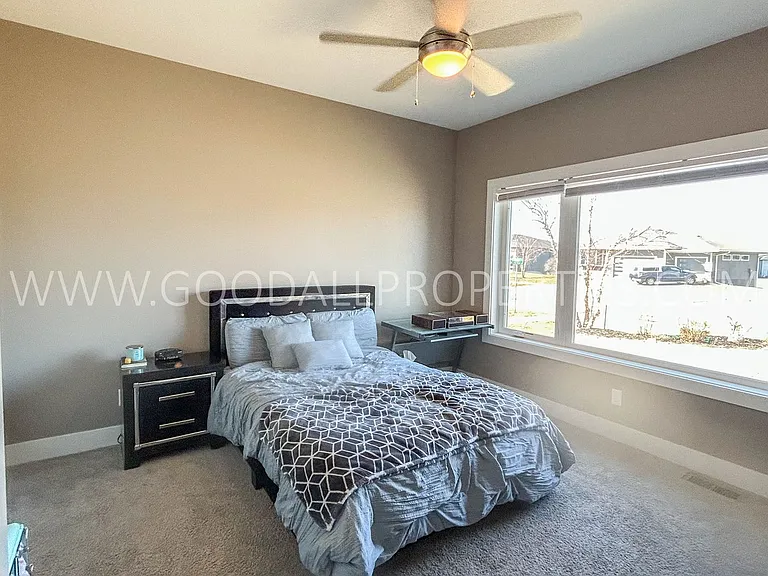 310 NE Bobcat Dr — Photo 7