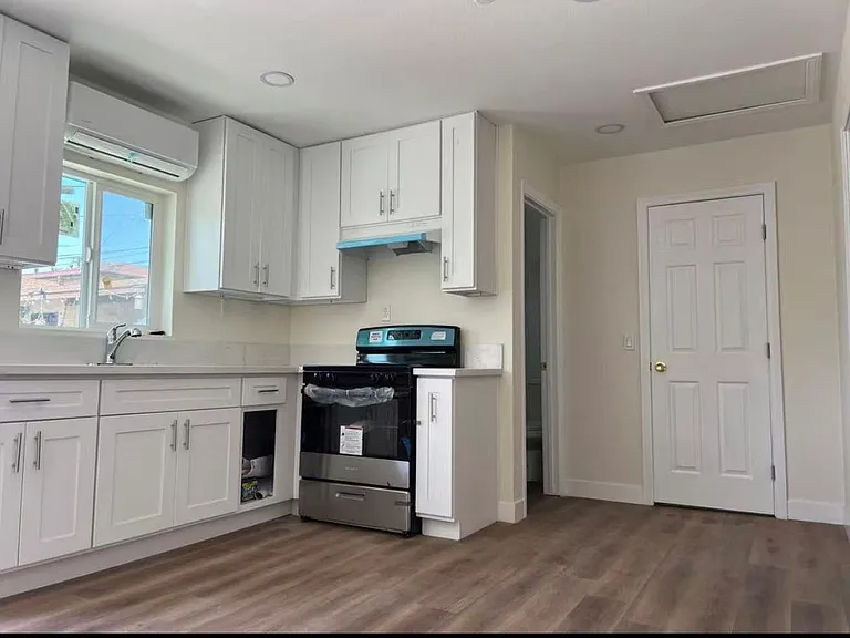 22211 Seine Ave #B — Photo 6