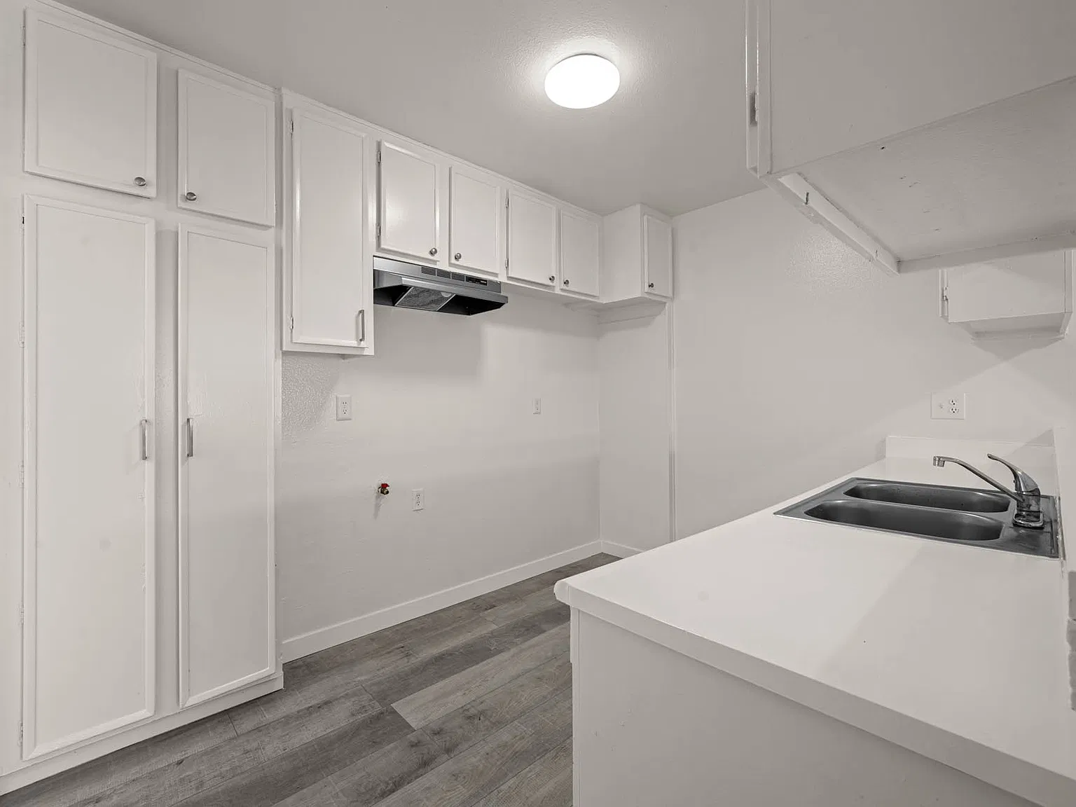 8633 Columbus Ave — Photo 4