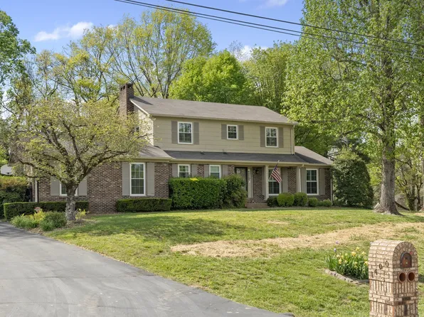 1400 Timberwood Dr, Columbia, TN 38401