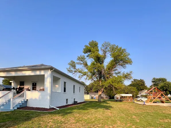 323 4th St, Meadow Grove, NE 68752