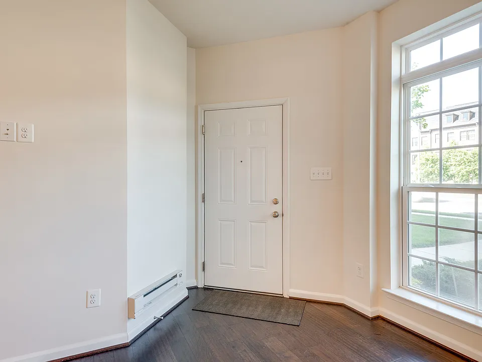 Bright and fresh entry