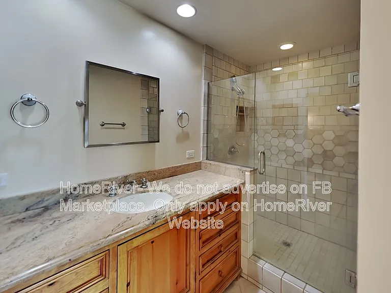 2220 Cannes Sq — Photo 16