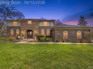 1732 Kilburn Rd N, Rochester Hills, MI