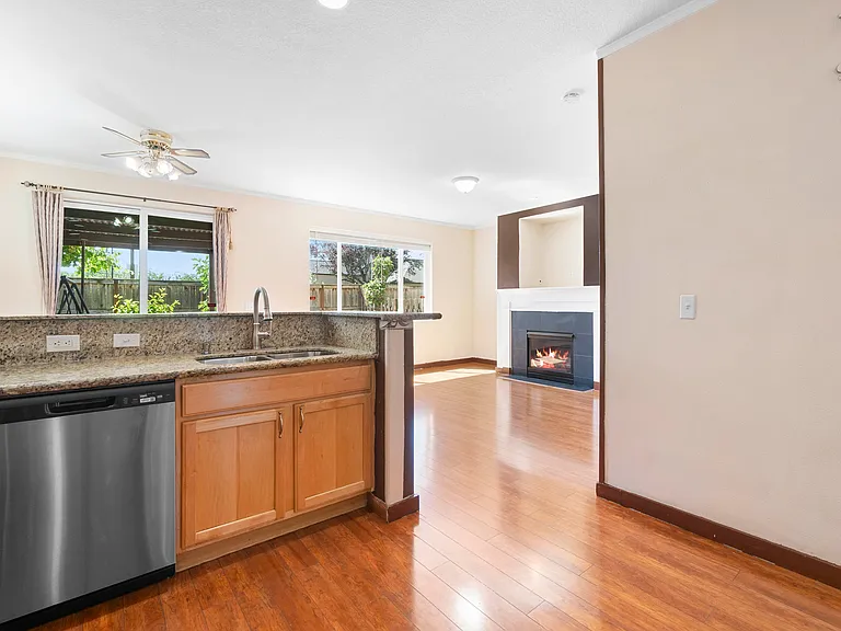 1639 SW Wright Pl — Photo 13