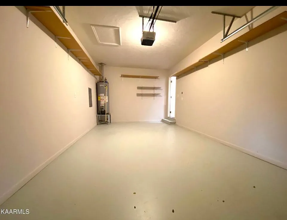 10951 Woody Dr — Photo 2