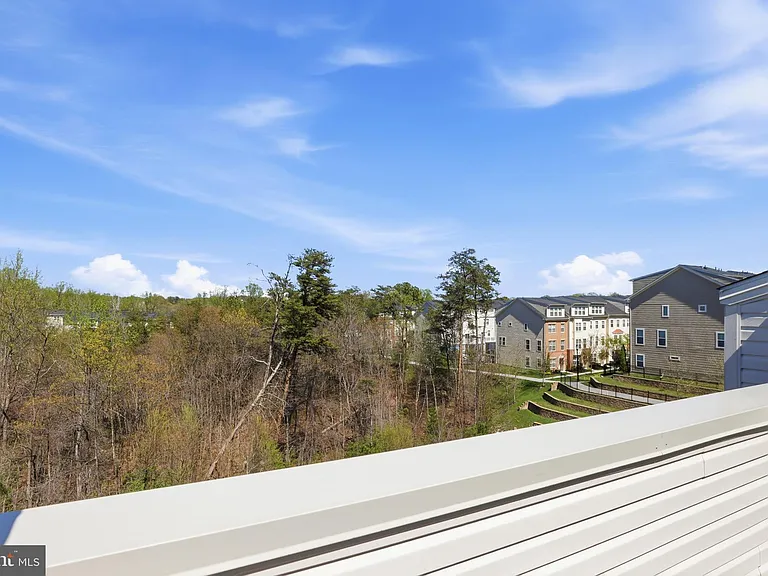 7140 Banbury Dr — Photo 29