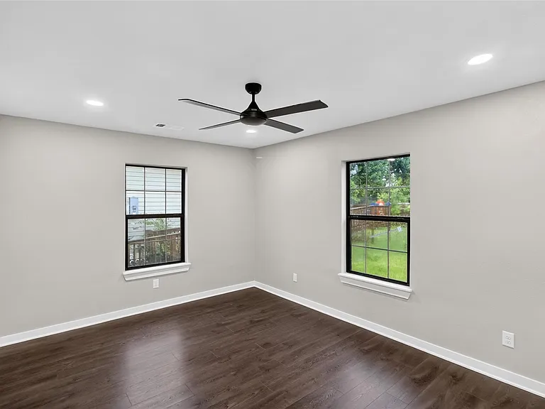 428 Van Molan St — Photo 25