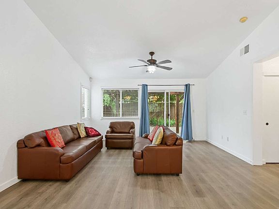 4th image of 2394 Roualt St