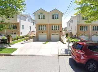 102 8th St, Staten Island, NY 10306