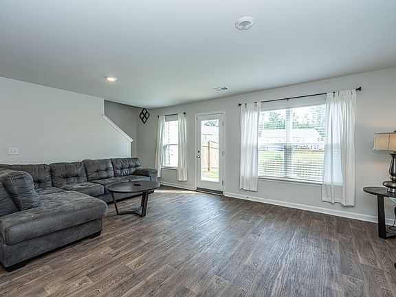 3rd image of 129 Spencer Cir
