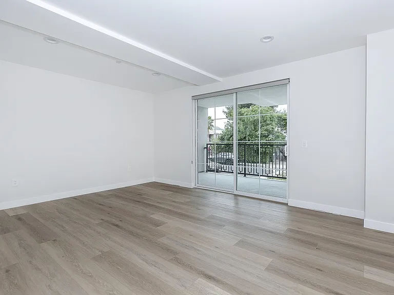 10218 Fernglen Ave #101 — Photo 18