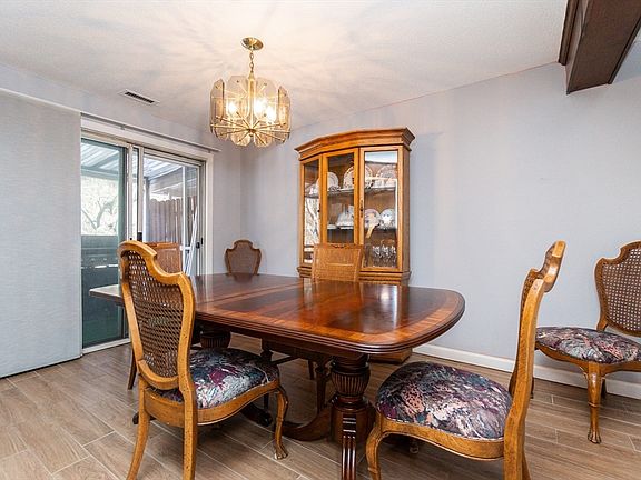 5th image of 28 Jennifer Ln Unit 28