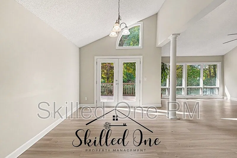 3 bed, 3.5 bath, 2169 sqft, $2,295 — Photo 2