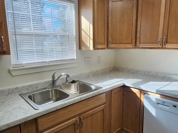 2345 E Goshen Ave, Visalia, CA 93292